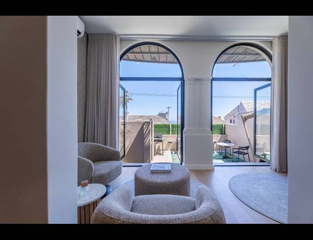 2 BEDROOM APARTMENT TO LET IN SEA POINT